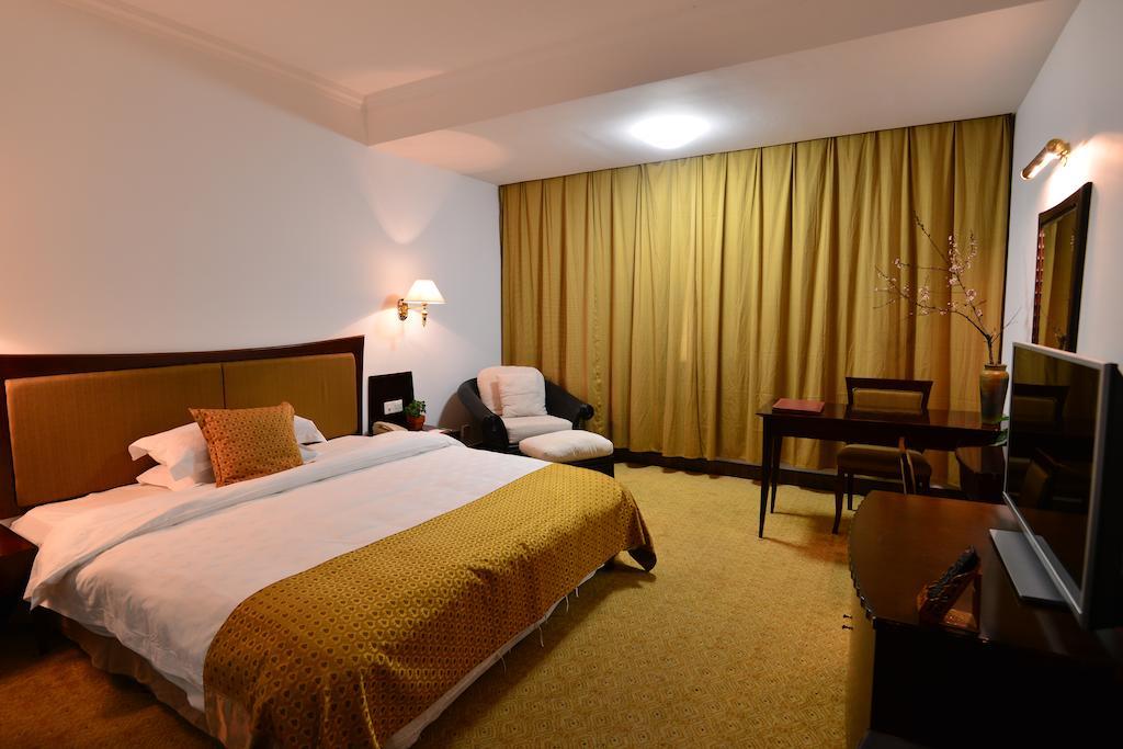 Baodao Exhibition Center Hotel Wuyishan  Room photo