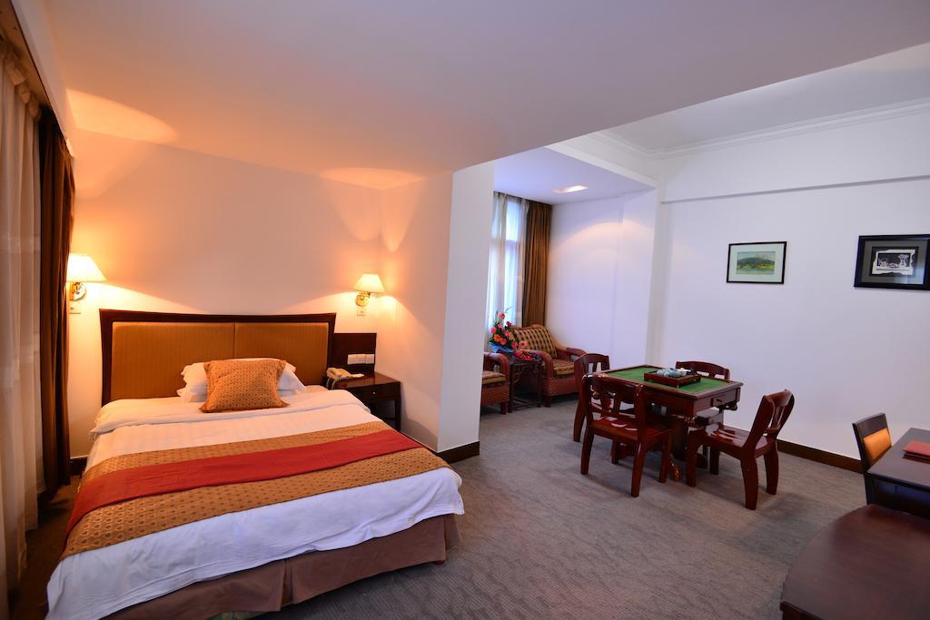 Baodao Exhibition Center Hotel Wuyishan  Room photo
